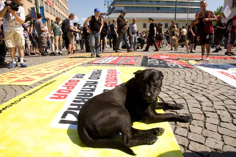 Pochod anarchistů z náměstí Republiky na Střelecký ostrov, 1. května 2012