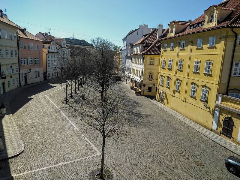 Karanténa vyprázdnila centrum metropole. Kampa.