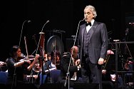 Tenorista Andrea Bocelli vystoupí v úterý v O2 areně.