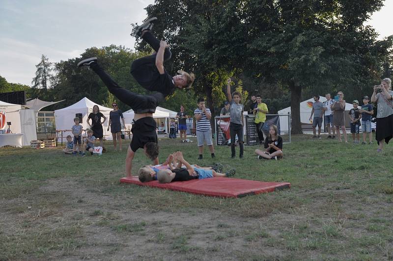 Dne 13. září v neděli se v Pražském parku Stromovka konalo parkourové představení, které bylo součástí akce Praha Září. Foto: Vojta Gallo