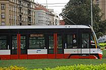 Tramvaj a autobus.