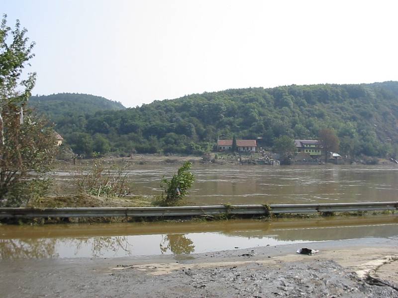 Povodně v metropoli z roku 2002. Na snímcích je městská část Praha-Sedlec.