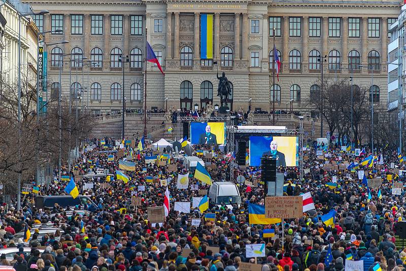 Demonstrace za Ukrajinu na pražském Václavském náměstí v neděli 27. února 2022.