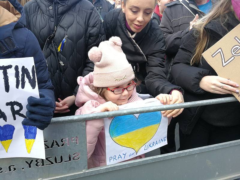 Z demonstrace Stojíme za Ukrajinou v neděli 27. února 2022 na Václavském náměstí v Praze.