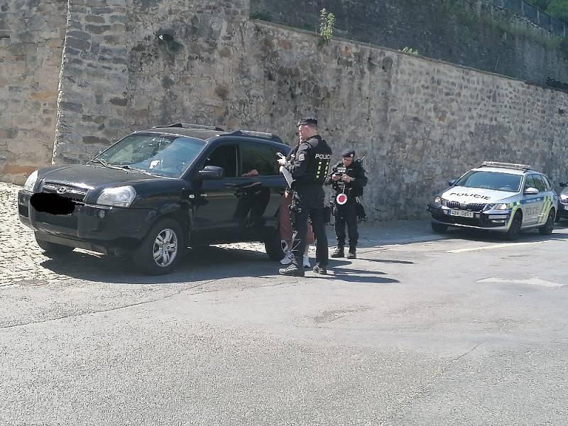 Na to, jak jezdí po silnicích cyklisté, a zejména řidiči motorových vozidel kolem cyklistů, se zaměřili středočeští policisté během týden trvající dopravně bezpečnostní akce.