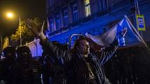 26. výročí Sametové revoluce 17. listopadu před Úřadem vlády v Praze. Policie musela rozehnat dav.