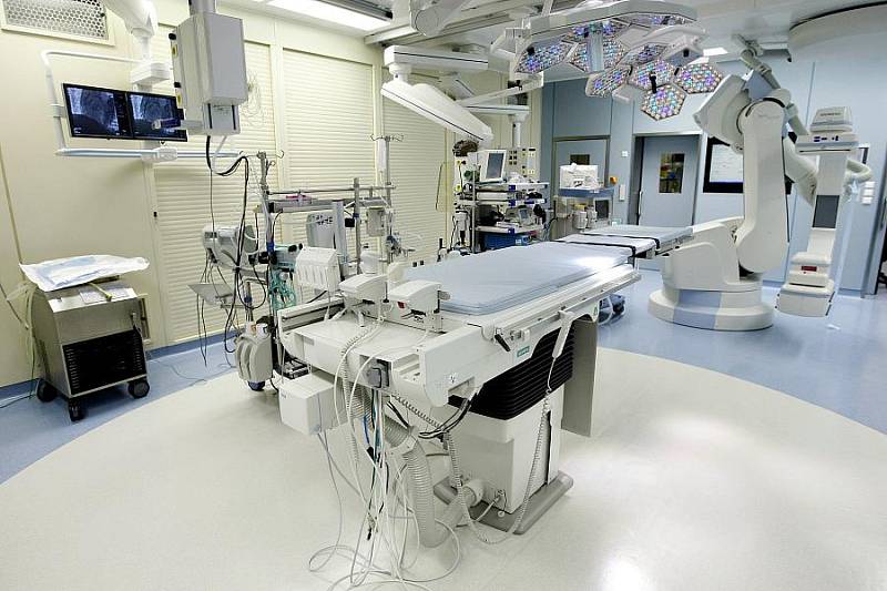 Otevření Hybridního operačního sálu v Institutu klinické a experimentální medicíny (IKEM) proběhlo 22. listopadu 2010 v Praze. Sálu požehnal pražský arcibiskup Dominik Duka.