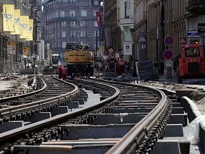 Oprava tramvajové trati v ulici Jindřišská; 8. června.