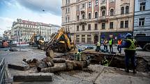 Kvůli noční havárii vodovodního potrubí je od pondělního zcela uzavřena Sokolská ulice v centru Prahy u křižovatky s Ječnou.