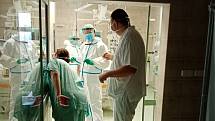 JIP ve Fakultní nemocnici Královské Vinohrady (FNKV), kde se léčí pacienti s covidem, říjen 2020.
