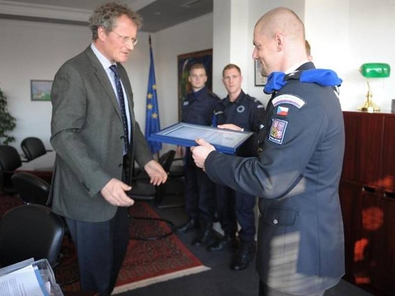Policisty ocenil Bernd Borchardt, velitel mise EULEX (European Union Rule of Law Mission) v Kosovu.