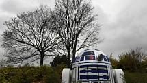 Robot R2-D2 z Hvězdných válek, kterého kdosi vytvořil z výduchu podzemního krytu na Folimance.