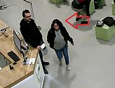 Podezřelá žena v Holešovické tržnici.