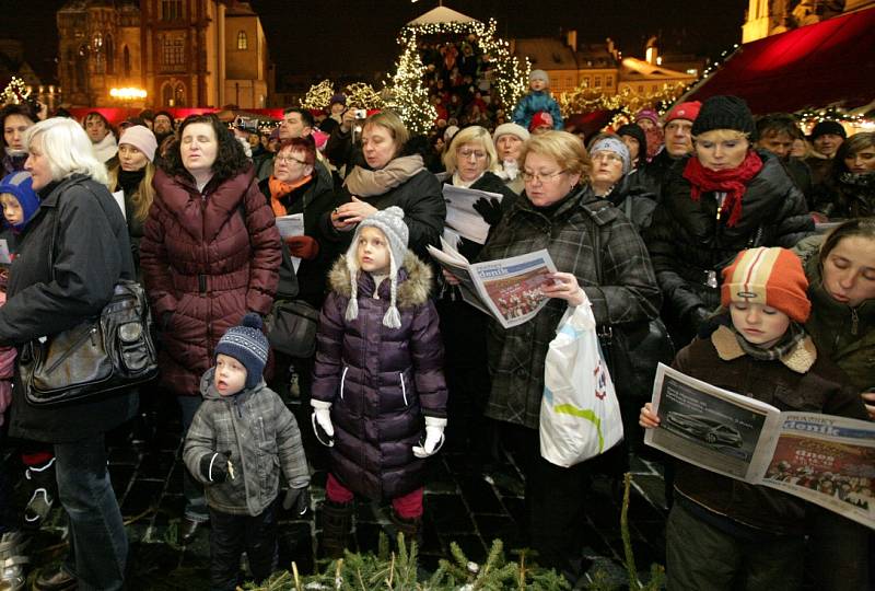 Česko zpívá koledy na Staroměstském náměstí