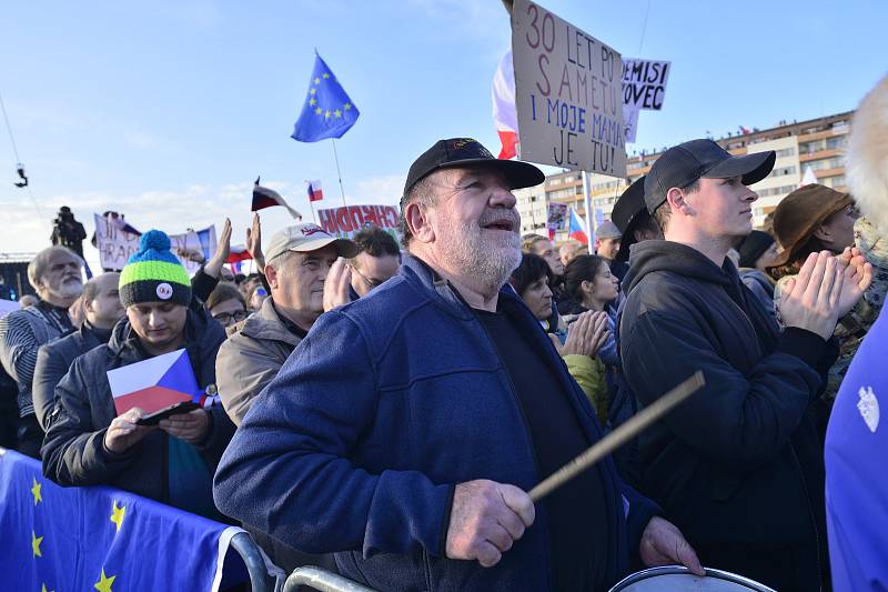 Demonstrace proti Babišovi na Letné 16. listopadu 2019.