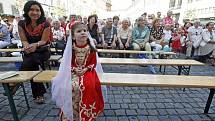 PRAŽSKÝ JARMARK. Na pražském Ovocném trhu byl v úterý zahájen 6. ročník mezinárodního folklórního festivalu 