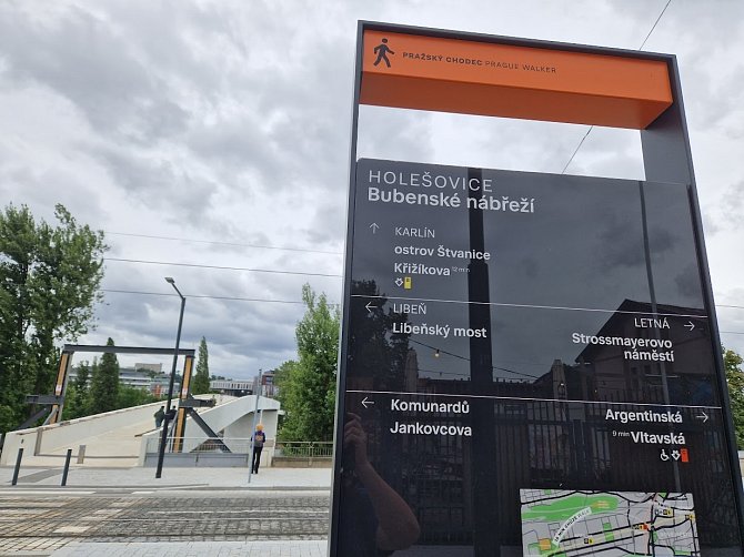 Obelisk nové pražské navigace.