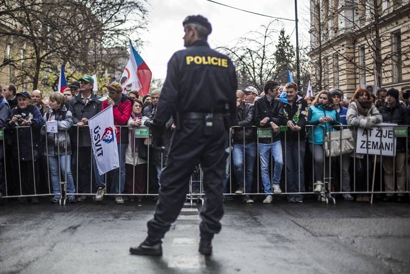 Oslavy 26. výročí Sametové revoluce 17. listopadu na Albertově v Praze.