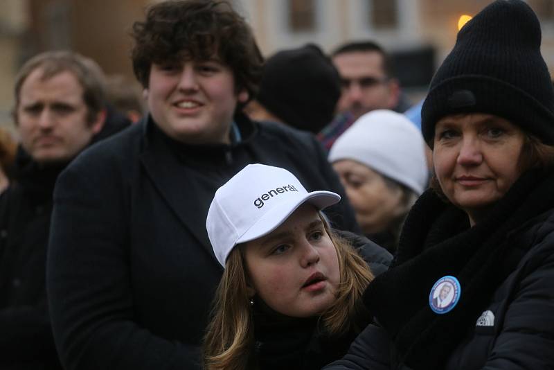 Z předvolební kampaně 'Všichni za pravdu!' na podporu prezidentského kandidáta Petra Pavla na Staroměstském náměstí v Praze.