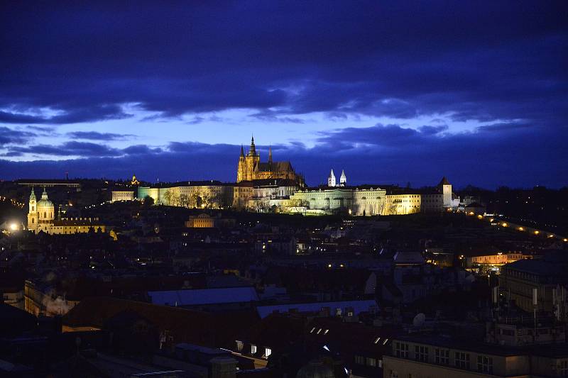 V sobotu 30. listopadu 2019 byl v Praze na Staroměstském náměstí rozsvícen vánoční strom.