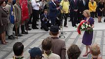 Rekonstrukce útoku na zastupujícího říšského protektora Reinharda Heydricha a pietní shromáždění k 80. výročí atentátu za účasti britské ministryně zahraničí Liz Trussové a slovenského ministra obrany Jaroslava Nadě.