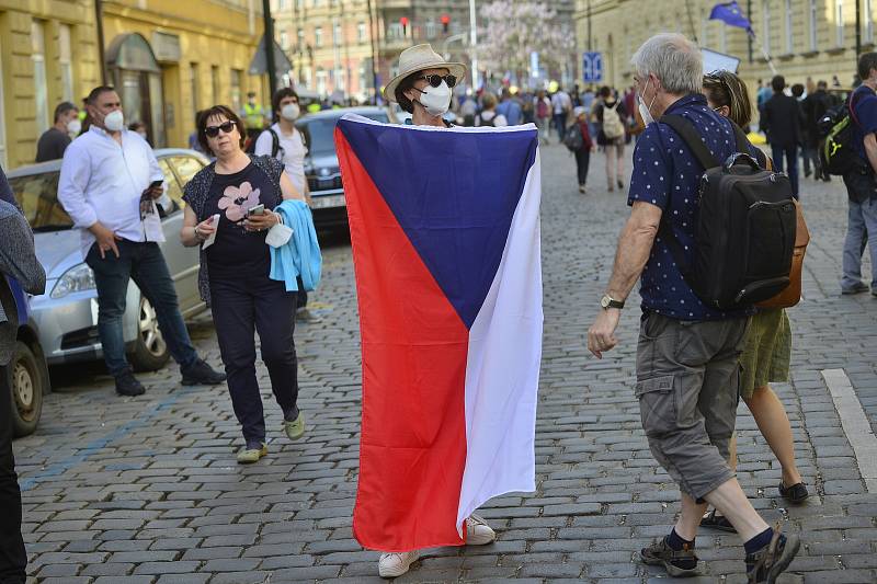 Spolek Milion chvilek uspořádal 1. června 2021 pochod a demonstraci proti setrvání Marie Benešové ve funkci ministryně spravedlnosti.