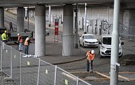 Dělníci zahájili práce na stabilizaci mostu u Vltavské.
