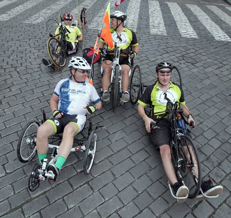 Ve středu ráno odstartoval ze Staroměstského náměstí Opel Handy Cyklo Maraton 2014.