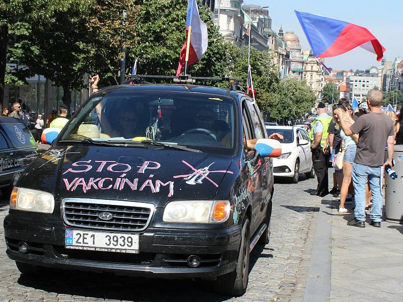 Z protestní 'Jízdy za naše děti a svobodu' na Václavském náměstí v Praze.