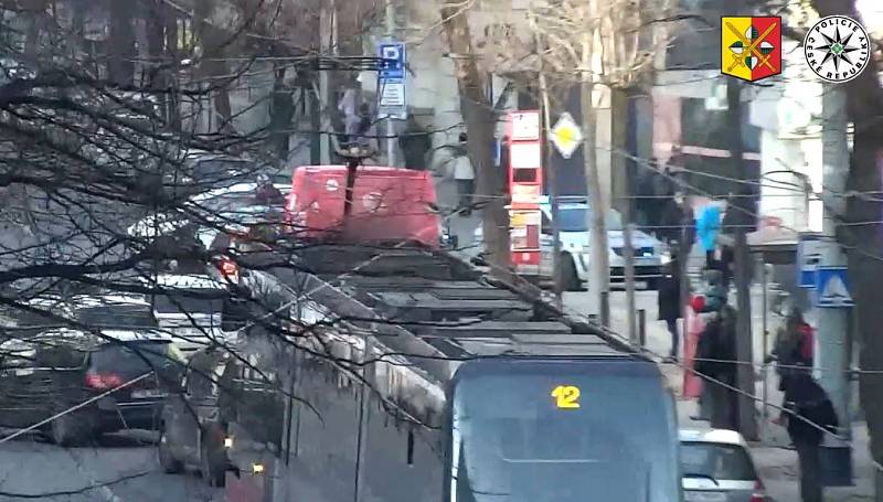 Policie zadržela řidiče dodávky, který s ní chtěl najet do lidí.