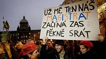 Na dva tisíce lidí protestovalo 17. listopadu na pražském Václavském náměstí proti nově vytvořené koalici ODS a ČSSD na magistrátu.