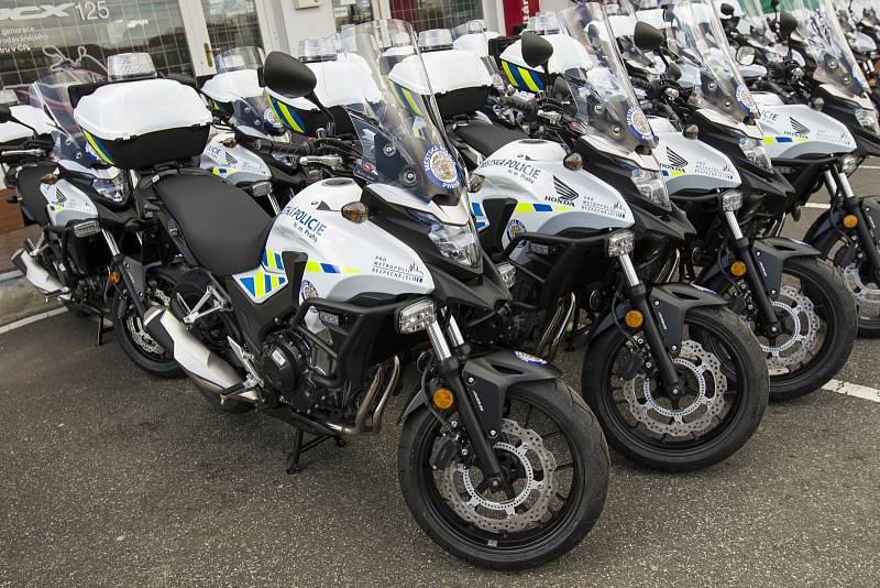 Pražští strážníci dostali nové motocykly.