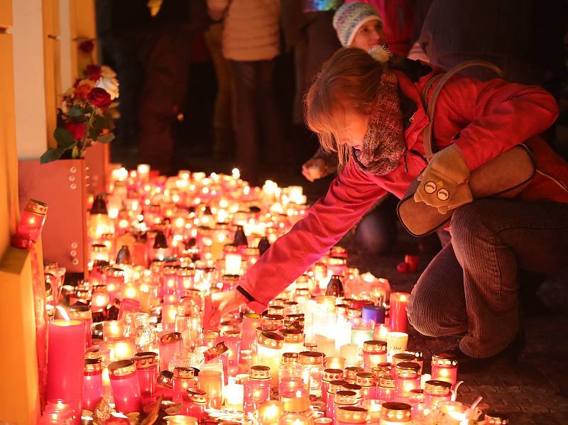 Lidé si po celé Praze připomínali 17. listopadu 29. výročí Sametové revoluce.