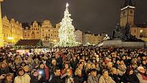 Česko zpívá koledy na Staroměstském náměstí. 