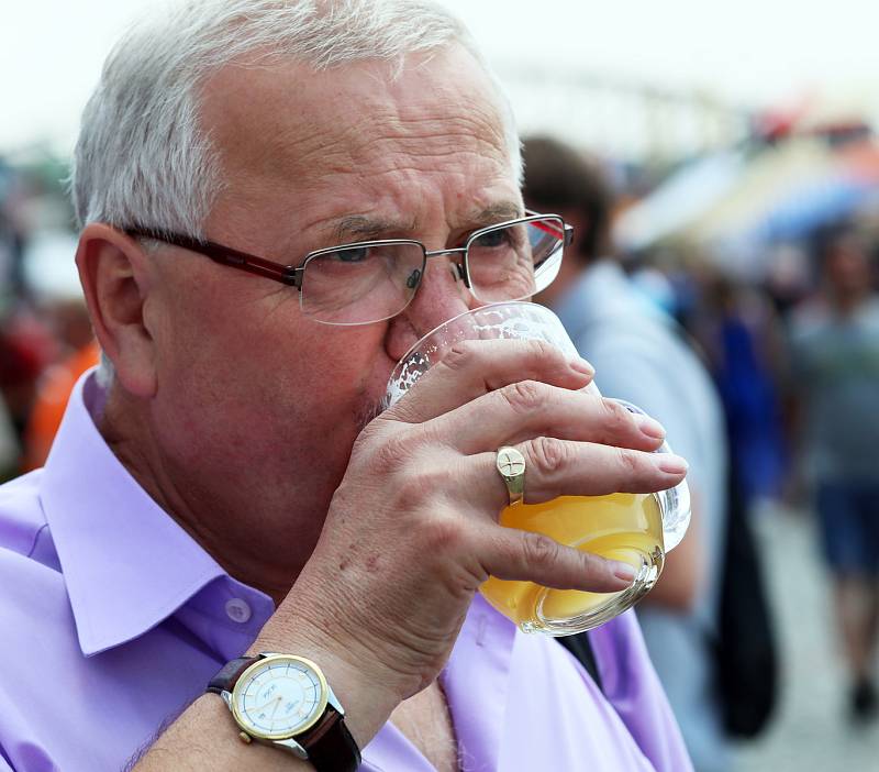 Pivo na Náplavce. Pivní festival malých a středních pivovarů.