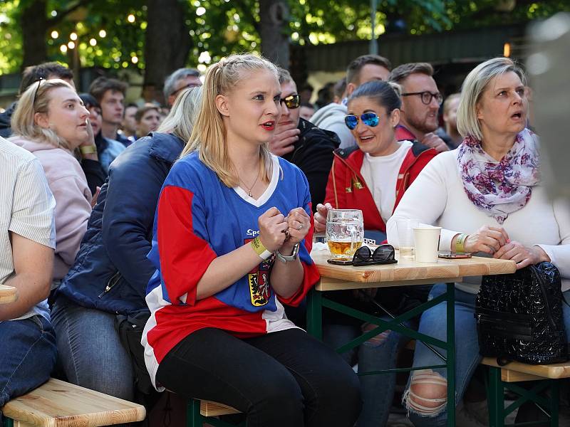 Hokej MS 2022 - ČR - Kanada - Pivnice U Sadu - Žižkov Beergarden - PARK Riegrovy sady.