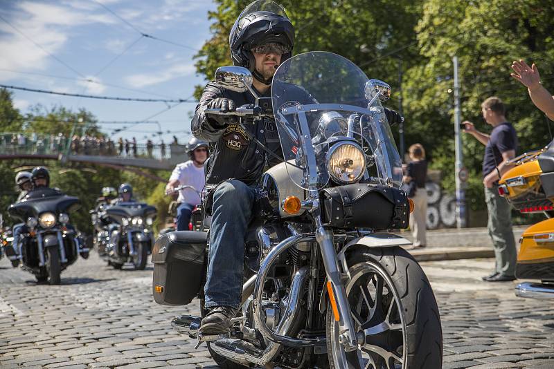 Spanilá jízda Harley Davidson Prahou.