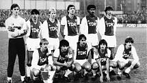 Stadion Ďolíček v Praze Vršovicích. Zápas poháru UEFA 7.listopadu 1984 mezi Bohemians ČKD Praha a Ajaxem Amsterdam 1:0,na fotografii základní jedenáctka Ajaxu.