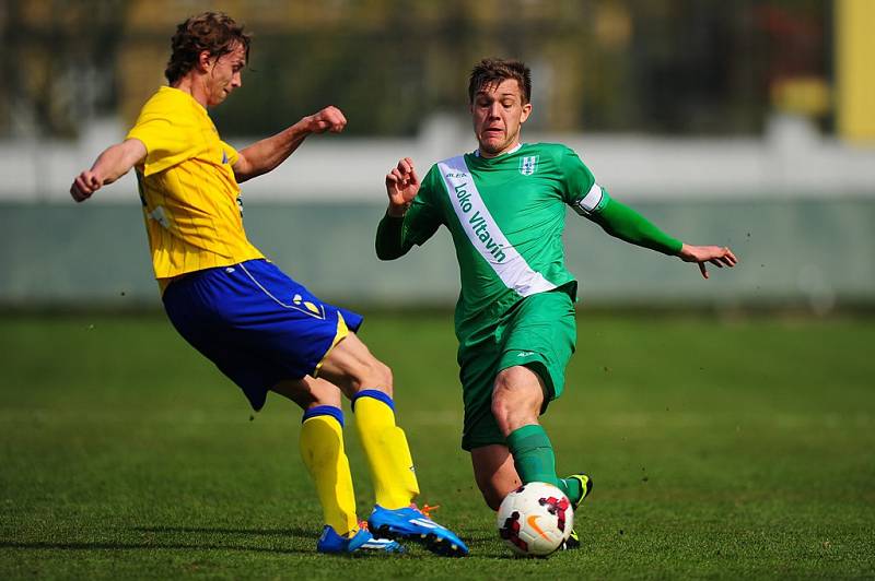 FOTBALISTÉ Loka Vltavín (v zeleném) proti Benešovu zklamali.