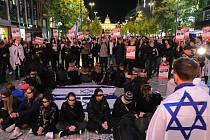 Demonstrace izraelské komunity v Praze k událostem "černé soboty" 7. října.