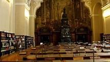 Komentovaná prohlídka půjčovních, studijních a zázemních prostor se uskutečnila 6. května v Národní knihovně v pražském Klementinu.