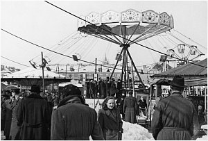 Historické fotografie Matějské poutě z roku 1955.