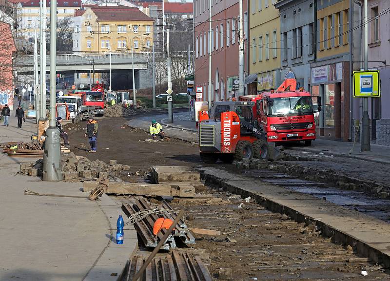 Rekonstrukce tramvajové trati v Zenklově ulici.