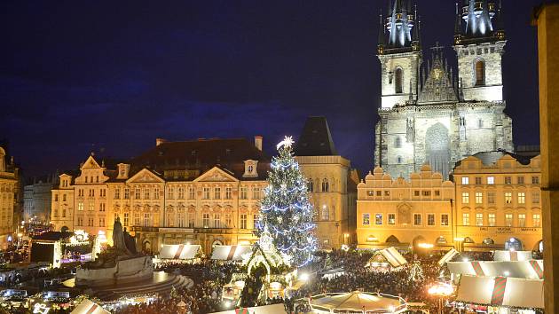 V sobotu 30. listopadu 2019 byl v Praze na Staroměstském náměstí rozsvícen vánoční strom.