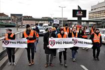 Veřejný pochod s požadavkem snížit rychlost v Praze na 30 km/h a upozornit na klimaticky kolaps.