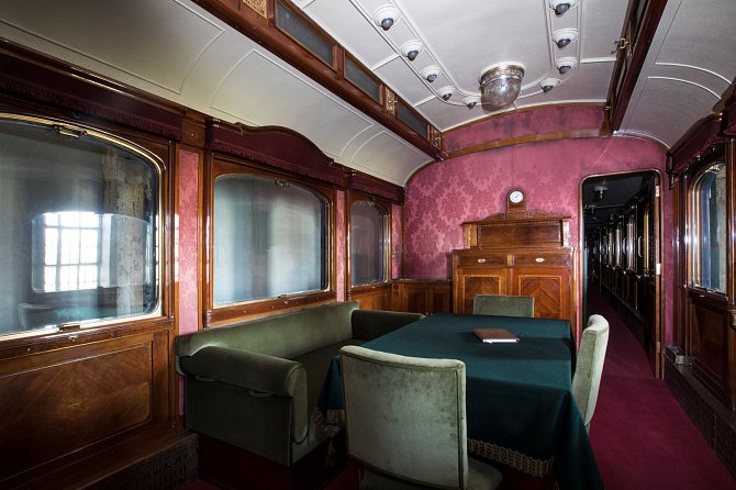 Prezidentský vlak putuje Českem. Návštěvníci si mohou prohlédnout salónní vagony, které sloužily TGM i komunistickým prezidentům.