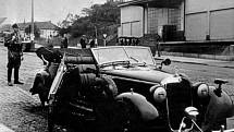 Heydrichovo auto po atentátu - Dne 27.května 1942 byl spáchán atentát na zastupujícího říšského protektora Reinharda Heydricha. Heydrichův automobil byl vrženou pumou poškozen v Kichmayerově ulici v Holešovičkách.