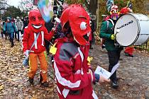 Satirický průvod Sametové posvícení, který se v Praze stal už tradiční součástí oslav svátku 17. listopadu.