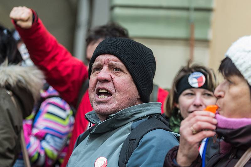 Akce hnutí Chcípl PES s názvem Devět kroků ke svobodě a happening nazvaný Odhalení ministra zdravotnictví Vlastimila Válka.