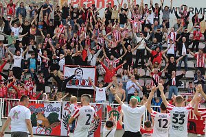 Druholigové derby Sparta B - Žižkov se v neděli od 10.30 hodin odehraje na hlavním spartánském stadionu na Letné.